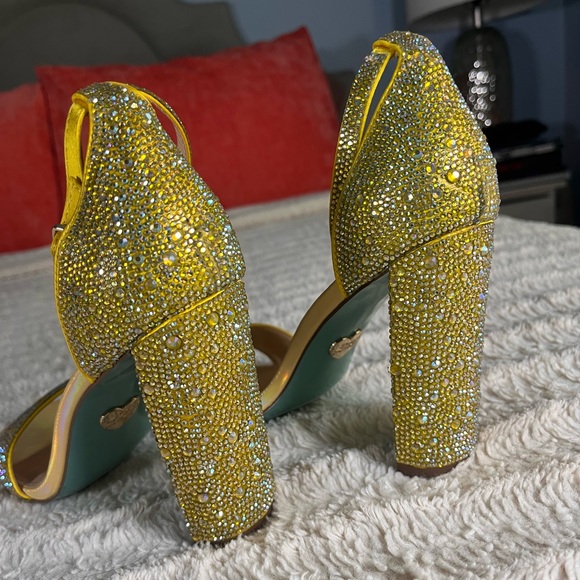 Betsey Johnson Rina 9m Heels Yellow Rhinestone NEW - Picture 4 of 9